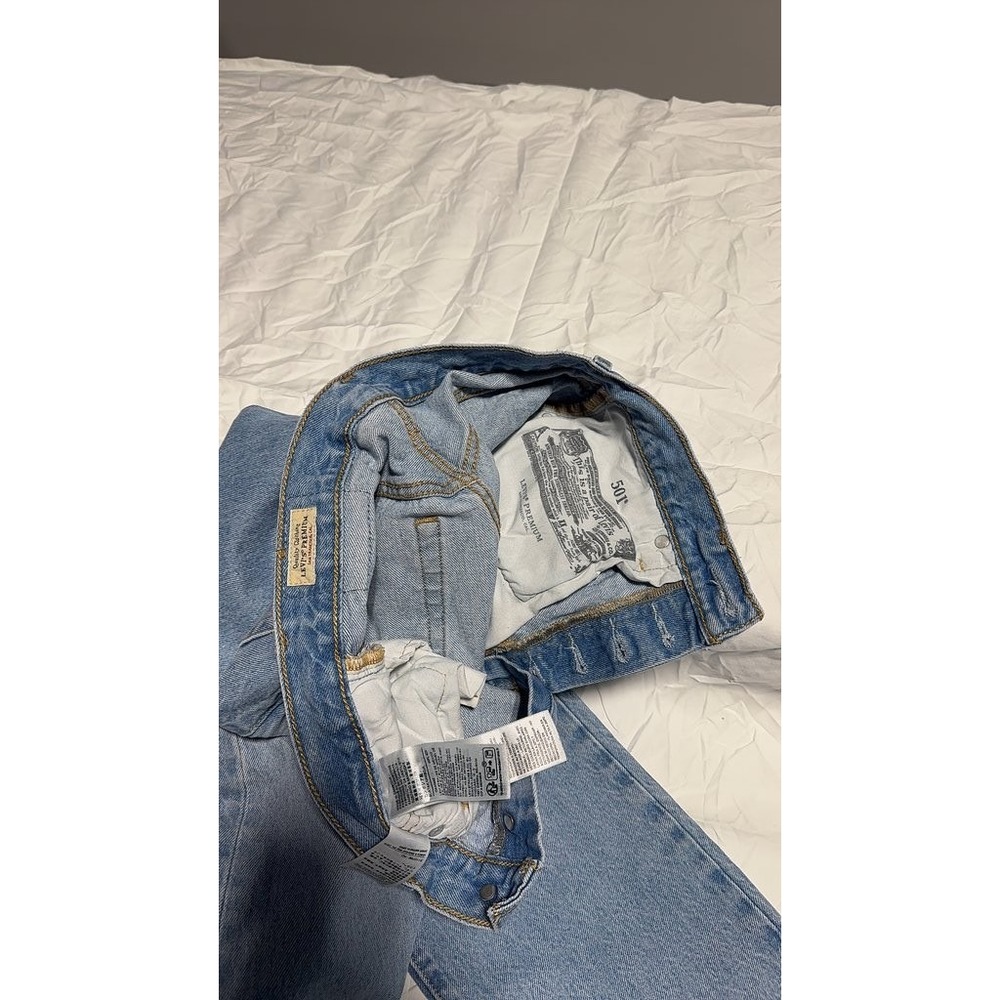 Levi's 501 Original Fit Men's Jeans Light Blue Denim 30x32 (Actual 28x29)
